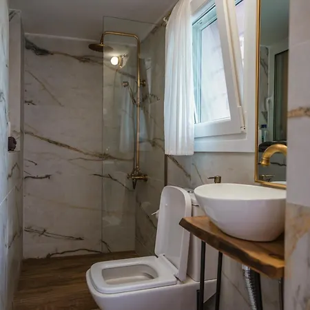 Athina's Little Апартаменты *